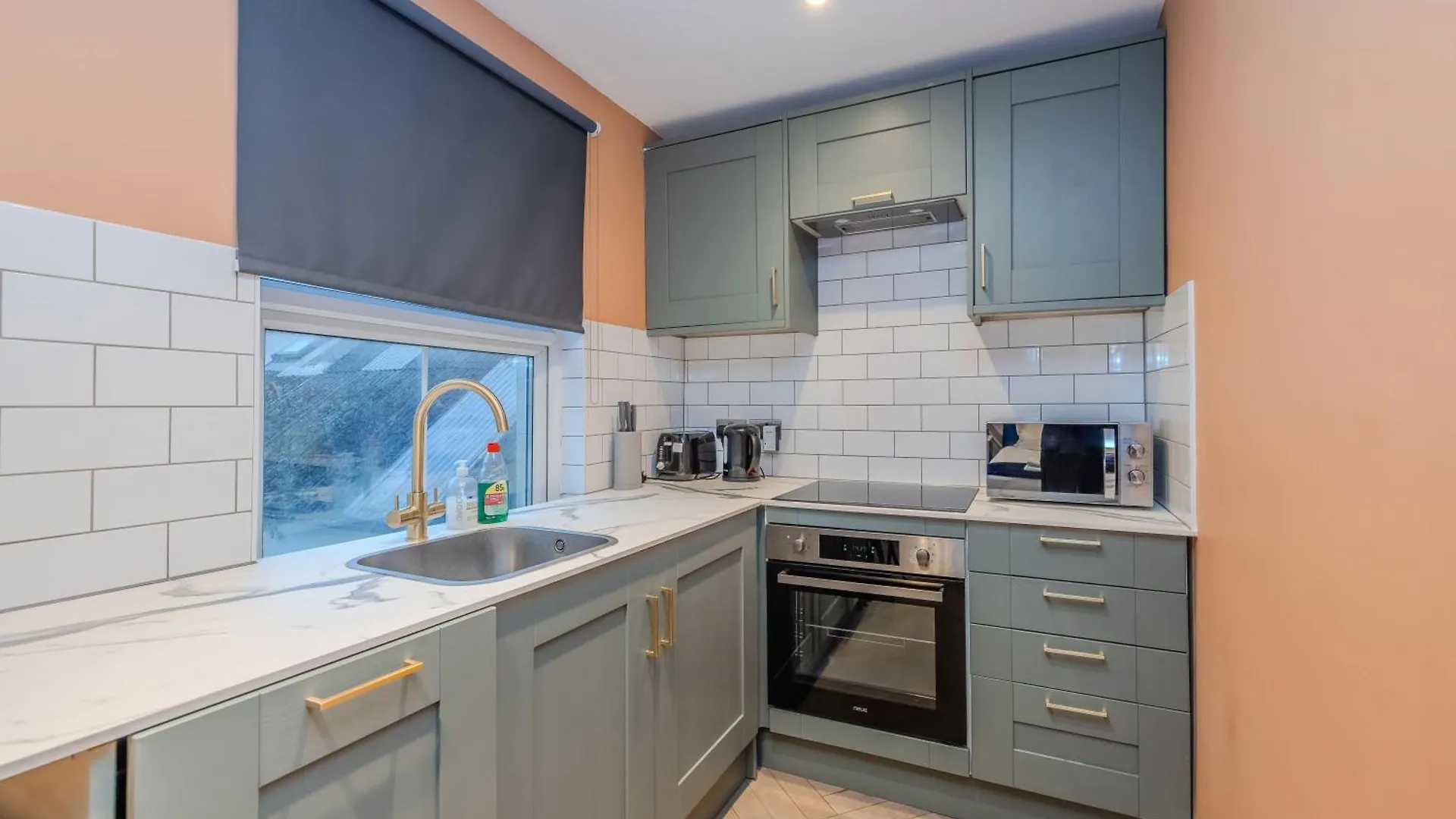 Apartment Flash Sale Brighton Train Station Studio Bn137Che04