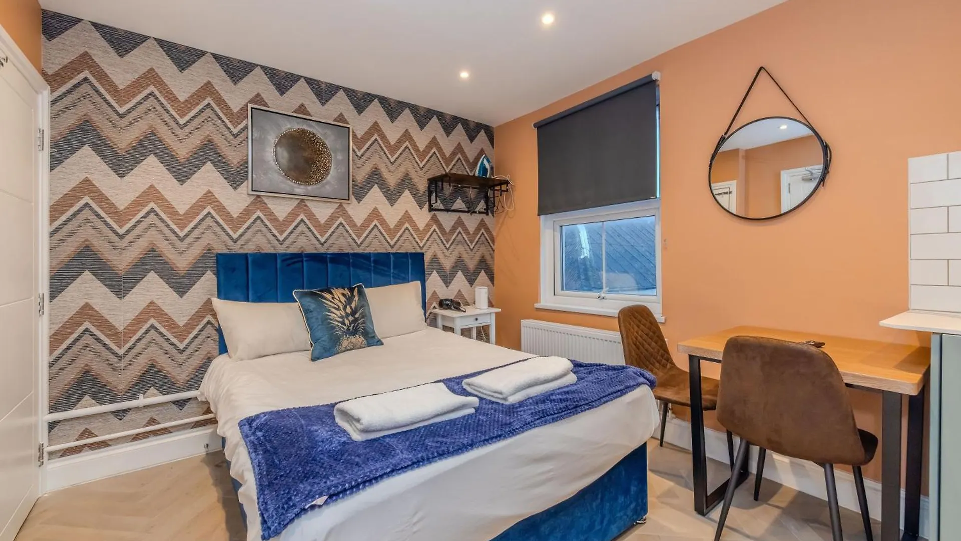 Apartment Flash Sale Brighton Train Station Studio Bn137Che04 United Kingdom